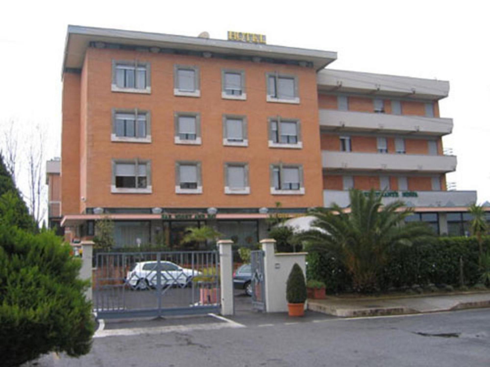 Monticchio  Hotel Excelsior מראה חיצוני תמונה