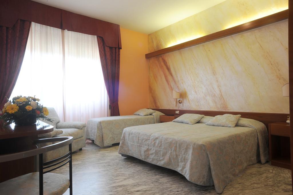 Monticchio  Hotel Excelsior מראה חיצוני תמונה