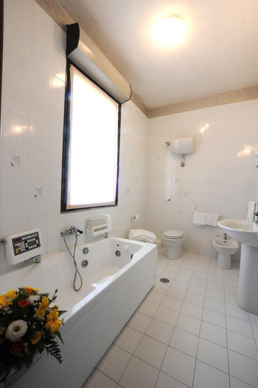 Monticchio  Hotel Excelsior מראה חיצוני תמונה
