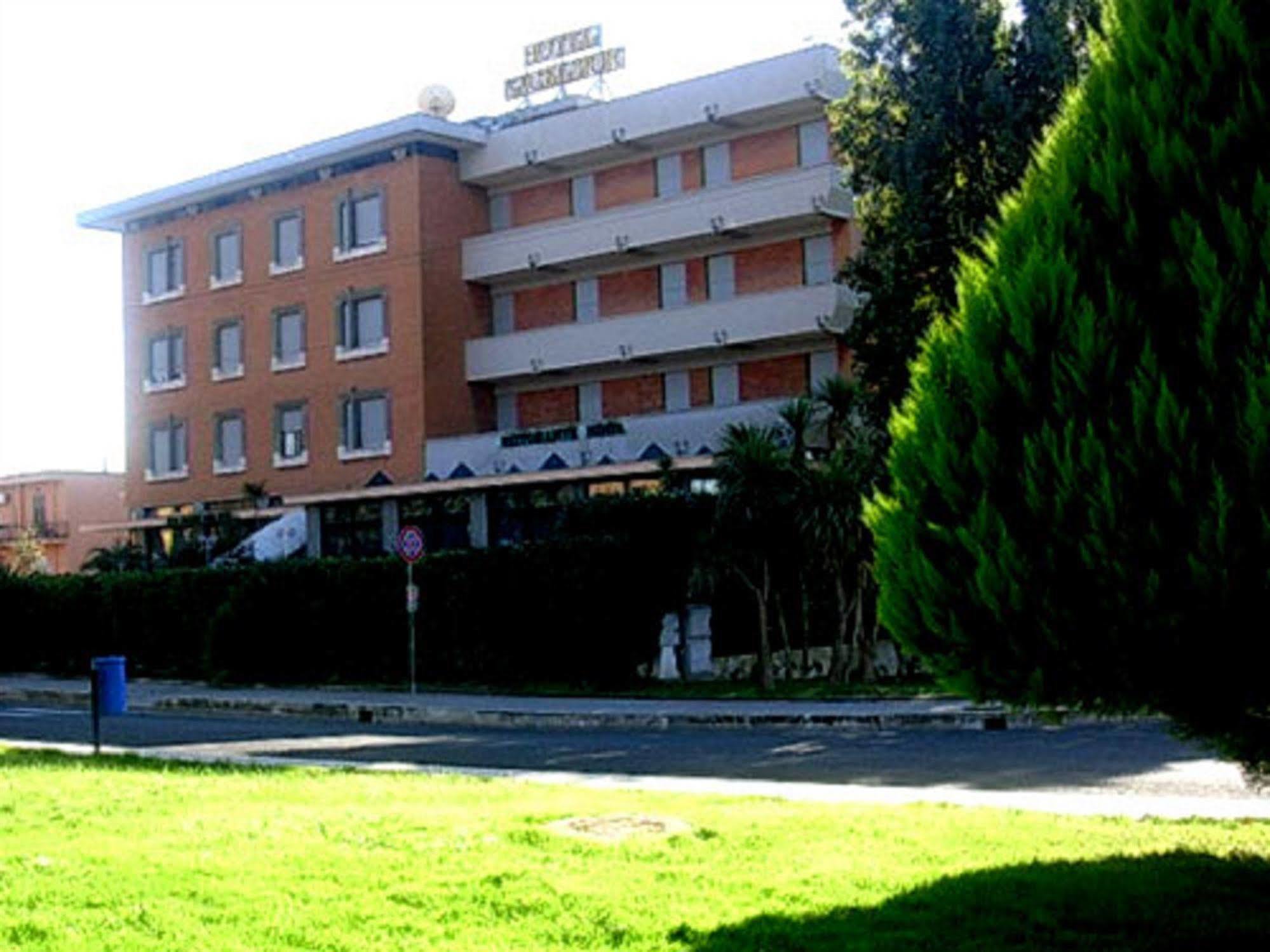 Monticchio  Hotel Excelsior מראה חיצוני תמונה